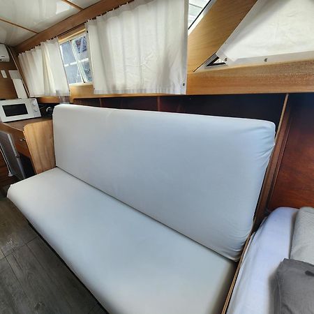 Floating In The Sea Hotel Sant Adria de Besos Luaran gambar