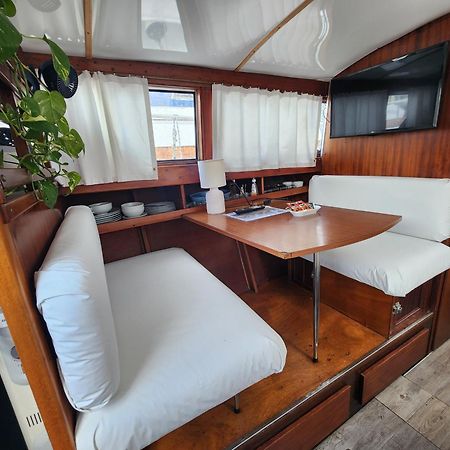 Floating In The Sea Hotel Sant Adria de Besos Luaran gambar