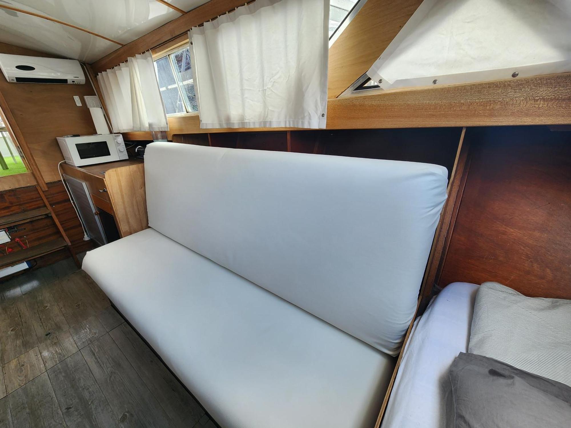 Floating In The Sea Hotel Sant Adria de Besos Luaran gambar